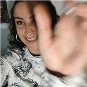 Doy clases particulares de español . Soy española, así que obviamente tengo un español nativo de aquí de España. La verdad soy una apasionada de esta lengua, entre otras 💜